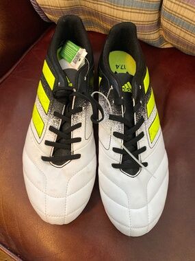 NWT ADIDAS Soccer outdoor shoes